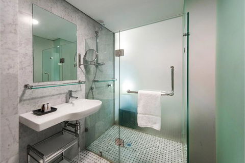 The Nest - Spacious Studio On Newcastle St With Roof Terrace - Accommodation Cooktown 2