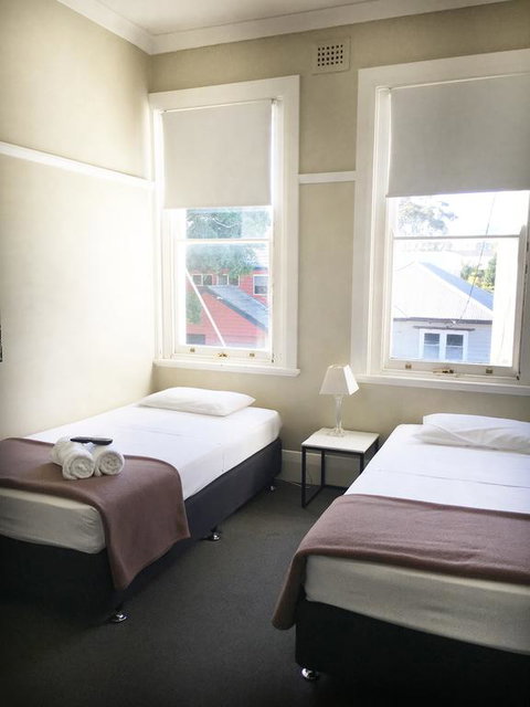 The Oriental Hotel - Accommodation Cooktown 3