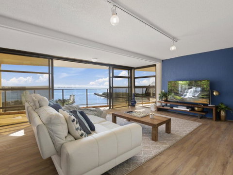 The Penthouse @ Point Cartwright - INSTANT HOTEL WINNER 2019 - Accommodation Cooktown 1