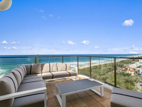 The Penthouse @ Point Cartwright - INSTANT HOTEL WINNER 2019 - Accommodation Cooktown 3