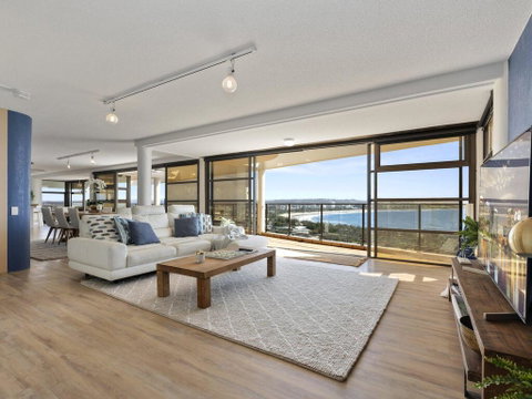 The Penthouse @ Point Cartwright - INSTANT HOTEL WINNER 2019 - Accommodation Cooktown 0