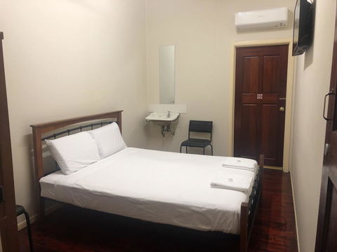 The Prince Of Wales - Accommodation Cooktown 1