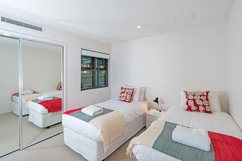 The Princess Bride - Executive 3BR Bulimba Apartment With Balcony In Central Location - Accommodation Cooktown 1