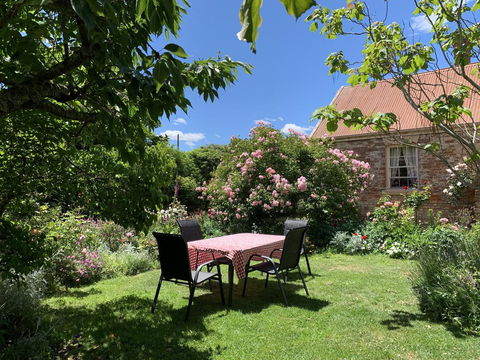 The Racecourse Inn - Accommodation Cooktown 3