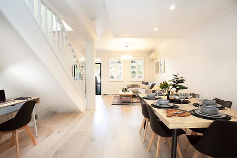 THE RENWICK - Hosted By: L'Abode Accommodation - Accommodation Cooktown 0