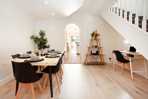 THE RENWICK - Hosted By: L'Abode Accommodation - Accommodation Cooktown 3
