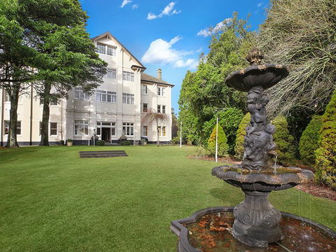 The Robertson Hotel - Accommodation Cooktown 1