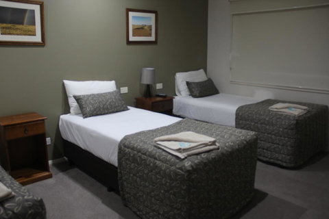 The Saltbush Motor Inn - Accommodation Cooktown 3