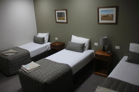 The Saltbush Motor Inn - Accommodation Cooktown 2