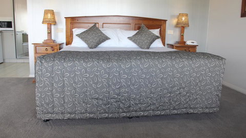 The Saltbush Motor Inn - Accommodation Cooktown 0