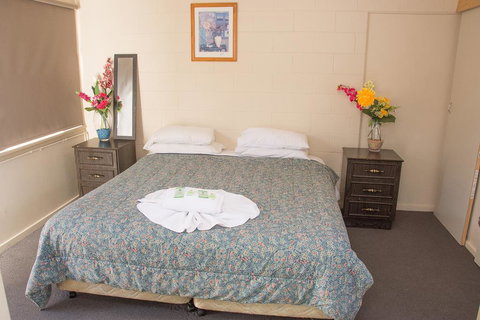The Swiss Motel - Accommodation Cooktown 2