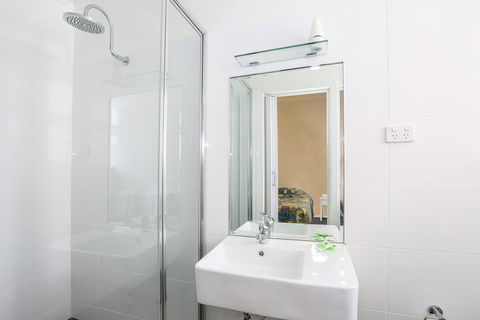 The Union Club Hotel - Accommodation Cooktown 3