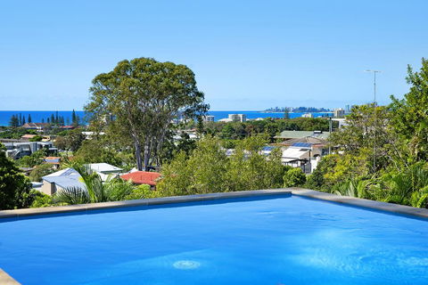 THE VIEW, TUGUN - 4 Bedrooms - Sea Views - Private Heated Pool - Accommodation Cooktown 0