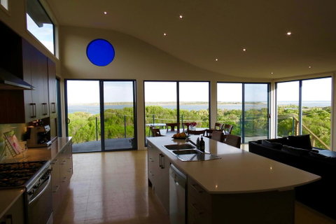 The Wave Oasis SC B&B - Accommodation Cooktown 2