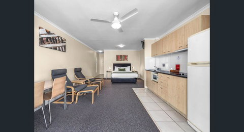 The Wellington Apartment Hotel - Accommodation Cooktown 2