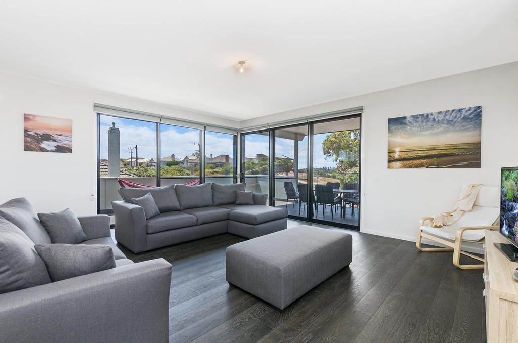 Warrnambool VIC Accommodation Cooktown