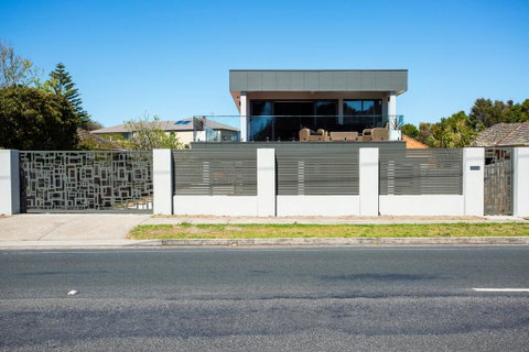 Top Class Beachfront Tootgarook - Accommodation Cooktown 1