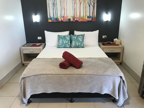 Tropical Lodge - Accommodation Cooktown 2