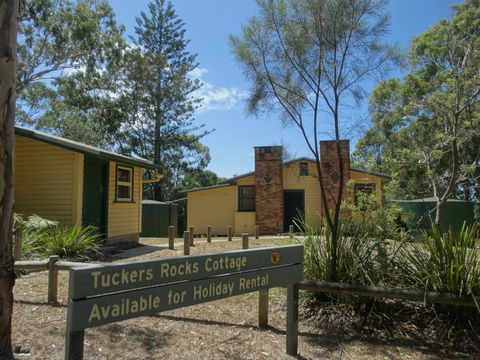 Tuckers Rocks Cottage - Accommodation Cooktown 1