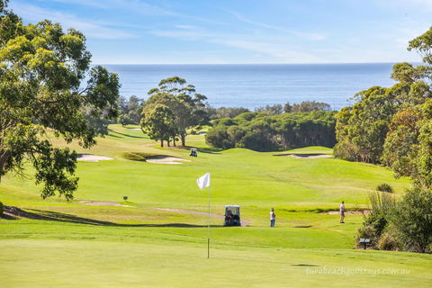 Tura Beach Golf Stays - Accommodation Cooktown 3