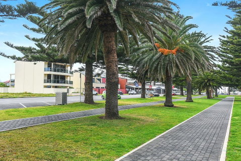 Ultimate Esplanade - 3 Storey Experience - WiFi - Accommodation Cooktown 2