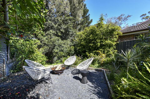 UMINA BEACH KOKOMO- Walk To The Beach, FAMILY And PET FRIENDLY Set Of 3 Vintage Original Holiday Flats & Vintage Caravan And Bat - Accommodation Cooktown 3