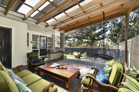 UMINA BEACH KOKOMO- Walk To The Beach, FAMILY And PET FRIENDLY Set Of 3 Vintage Original Holiday Flats & Vintage Caravan And Bat - Accommodation Cooktown 2