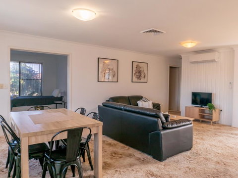 Unit 1@Tee Jays - Accommodation Cooktown 1