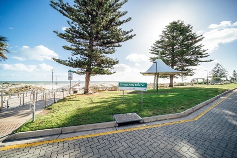 Urban Beach Shack-Metres From The Beach & Cafes - Accommodation Cooktown 3
