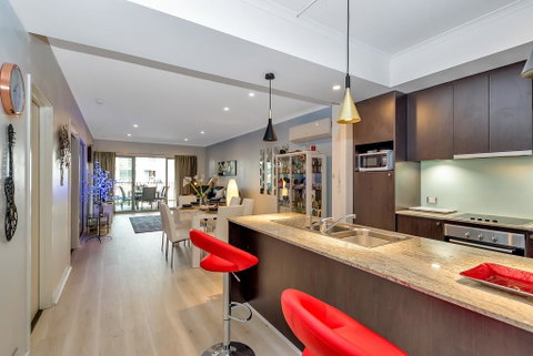 Venetian Canal Apartment-Close To Beaches And Marina - Accommodation Cooktown 0