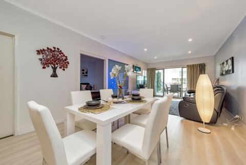 Venetian Canal Apartment-Close To Beaches And Marina - Accommodation Cooktown 1