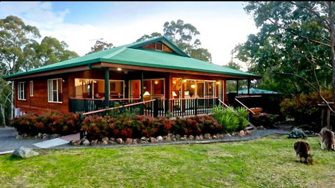 Valley View Luxury Retreat - Accommodation Cooktown 0