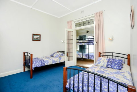 Victor Harbor Beachfront Bliss + WiFi - Accommodation Cooktown 3