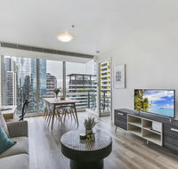 Views and hotel-style extras in a great location - Accommodation Cooktown