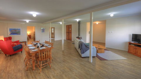 Village Stays Coldstream Gallery Bungalow - Accommodation Cooktown 0