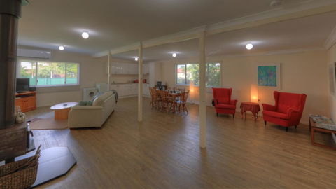 Village Stays Coldstream Gallery Bungalow - Accommodation Cooktown 1