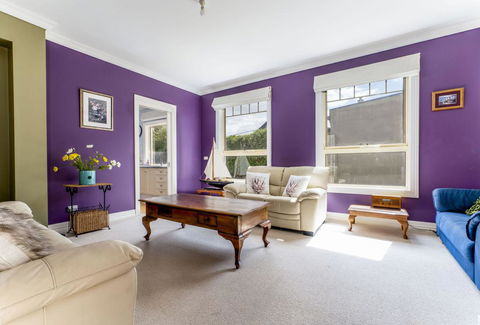 WALKIN ON SUNSHINE - STROLL TO BEACH BREAK - Accommodation Cooktown 3