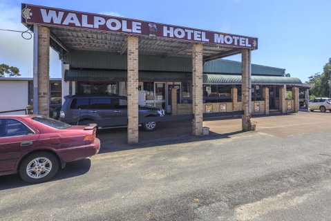 Walpole Hotel Motel - Accommodation Cooktown 1