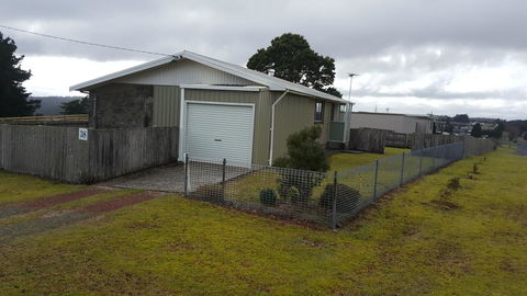 Waratah Falls Holiday Unit - Accommodation Cooktown 3