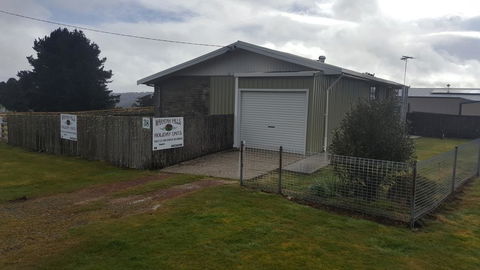 Waratah Falls Holiday Unit - Accommodation Cooktown 0