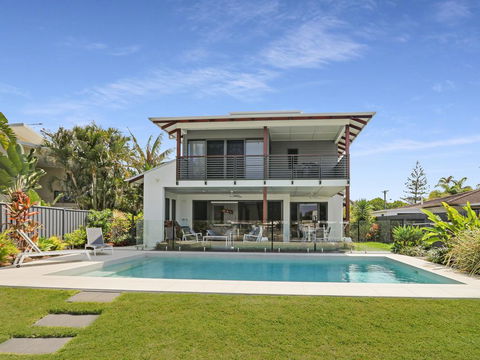 WATERFRONT HOME BORDERING MOOLOOLABA - Accommodation Cooktown 0