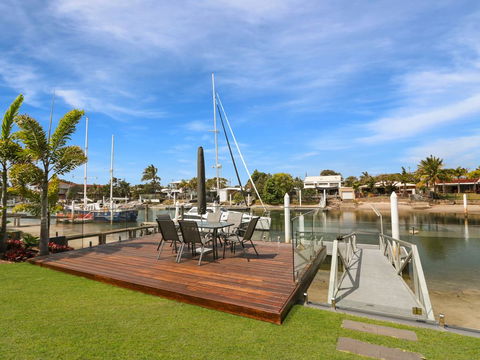 WATERFRONT HOME BORDERING MOOLOOLABA - Accommodation Cooktown 1
