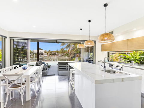 WATERFRONT HOME BORDERING MOOLOOLABA - Accommodation Cooktown 3