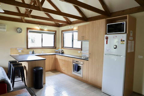 Red Ceder Cottage - Great Ocean Road - Port Campbell - Accommodation Cooktown 11