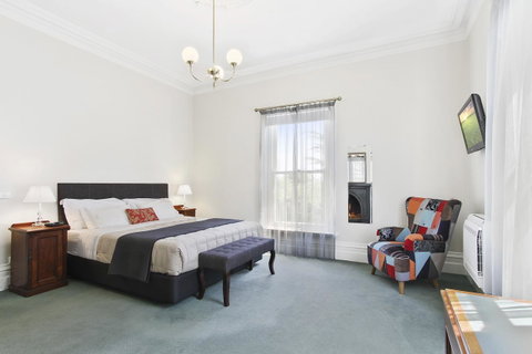 The Riversleigh - Accommodation Cooktown 0