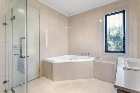 Quality Hotel Point Cook - Accommodation Cooktown 12