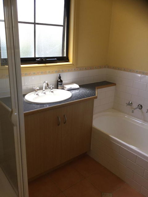 At The Beach Apartments - Accommodation Cooktown 9