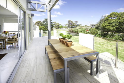 Phillip Island Towers - Accommodation Cooktown 3
