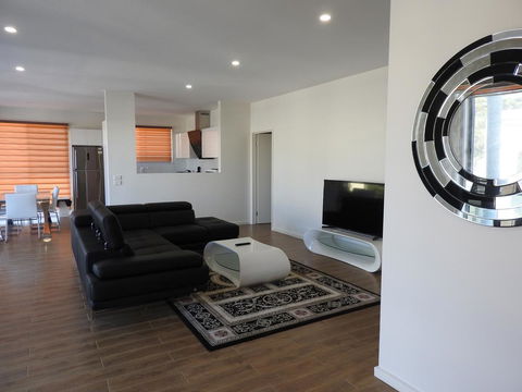 Phillip Island Towers - Accommodation Cooktown 15