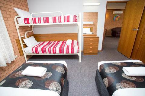 Blue Whale Motor Inn & Apartments - Accommodation Cooktown 14